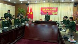 Thủ trưởng Bộ tư lệnh Quân khu chúc mừng năm mới các cơ quan Quân khu